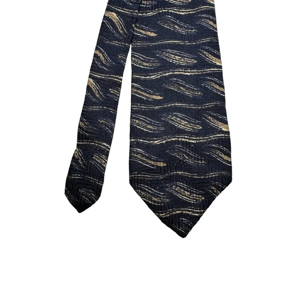 Bugatti Mens Silk Tie Navy & Gold Wave Pattern Made In USA - Picture 2 of 7